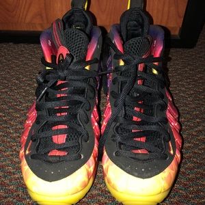 Asteroid Nike Foamposites Sz 7 Men (8/8.5 Women)